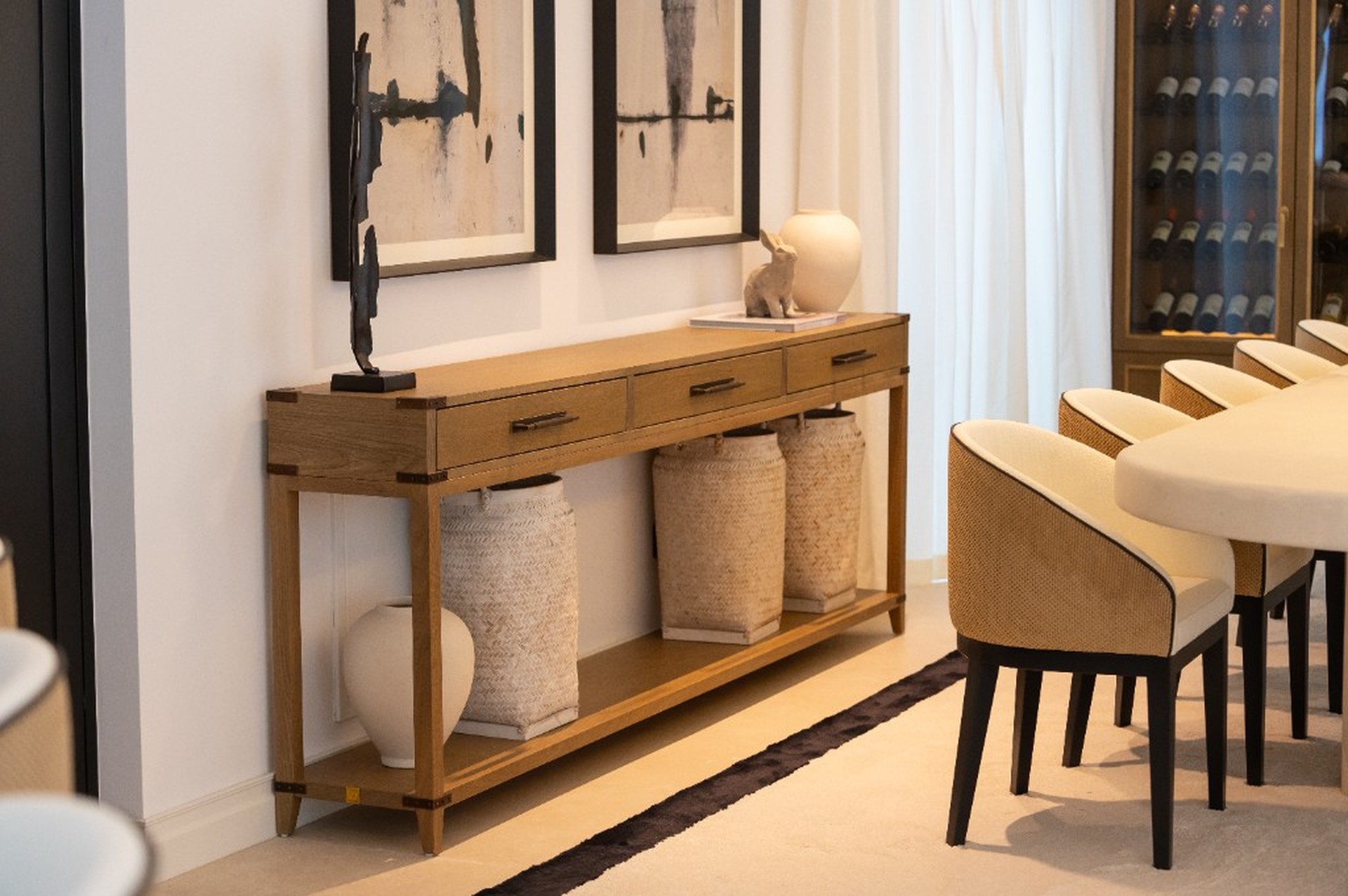 Salón con mobiliario a medida en madera — carpintería e interiorismo Galce Carpinteros, Córdoba